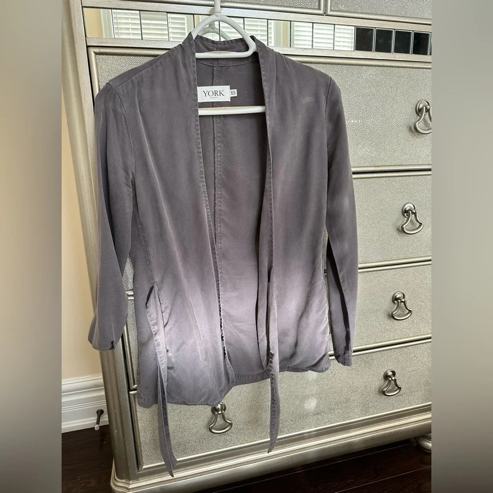 𝅺Women’s Sweater - Picture 2 of 4